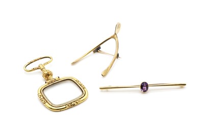 Lot 16 - A Victorian 9ct gold wishbone brooch