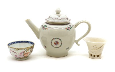 Lot 74 - A collection of Chinese porcelain