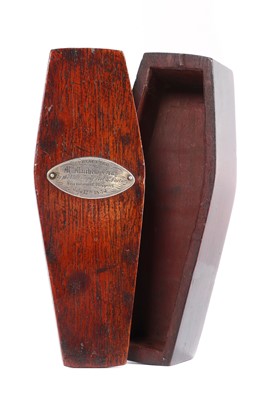 Lot 21 - An unusual coffin-shaped table snuffbox