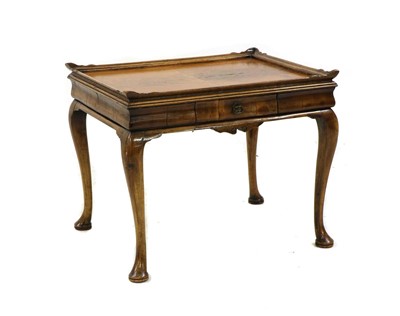 Lot 480 - A walnut coffee table