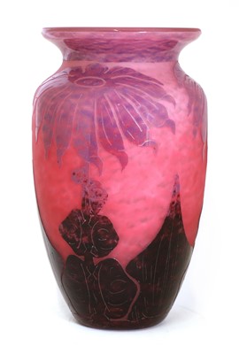 Lot 6 - A Le Verre Français cameo vase