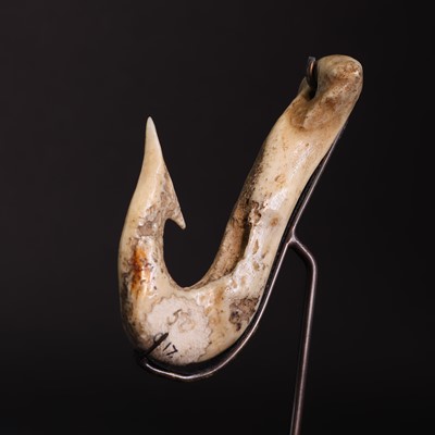 Lot 75 - A Maori bone 'hei matau' fish hook