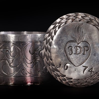 Lot 444 - A silver pyx or counter box