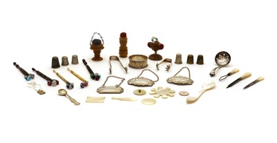Lot 38 - A collection of silver items