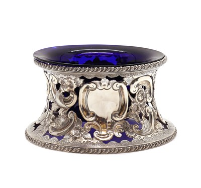Lot 71 - An Edwardian silver dish ring