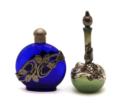 Lot 251 - A green glass scent bottle