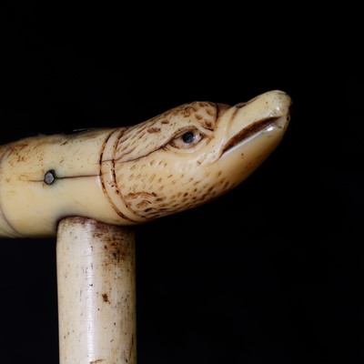 Lot 91 - A sailor's scrimshaw cane