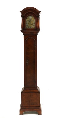 Lot 461 - A small George III walnut longcase clock