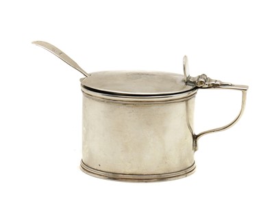 Lot 3 - A George IV silver mustard pot