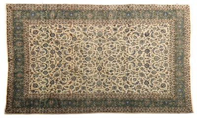 Lot 404 - A Kashan carpet