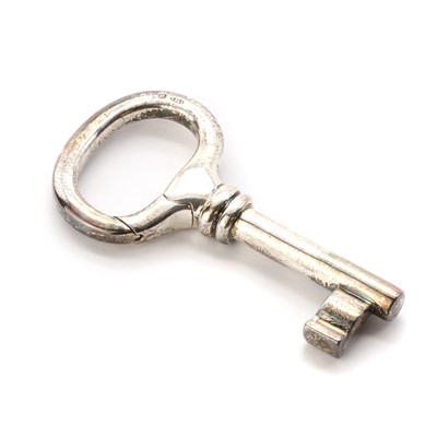 Lot 1290 - A sterling silver key ring, by Mappin & Webb