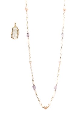 Lot 1327 - A 9ct gold cultured freshwater pearl and amethyst necklace