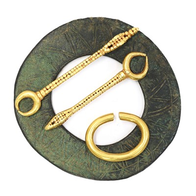 Lot 150 - A Celtic bronze brooch or cloak ring