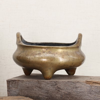 Lot 306 - A Chinese bronze incense burner