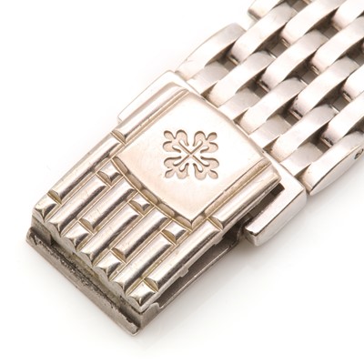 Lot 474 - A gentlemen's 18ct white gold Patek Philippe 'Calatrava' automatic bracelet watch