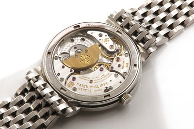 Lot 474 - A gentlemen's 18ct white gold Patek Philippe 'Calatrava' automatic bracelet watch