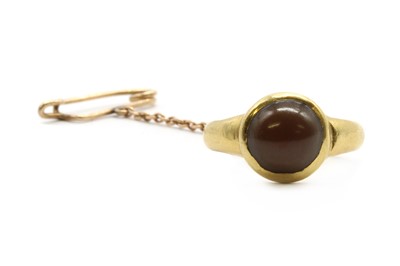 Lot 1 - A 16th or 17th century high carat gold 'toadstone' ring
