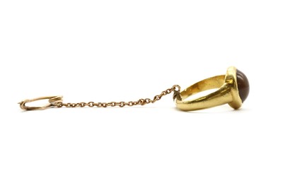 Lot 1 - A 16th or 17th century high carat gold 'toadstone' ring