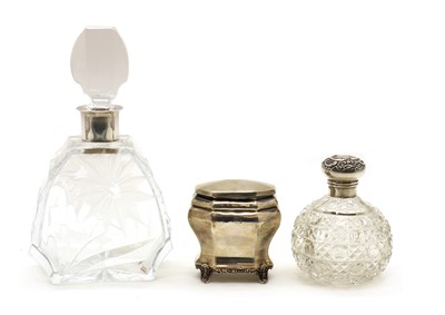 Lot 29 - A Victorian silver tea canister