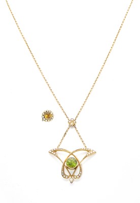 Lot 72 - An Edwardian peridot, citrine and split pearl necklace