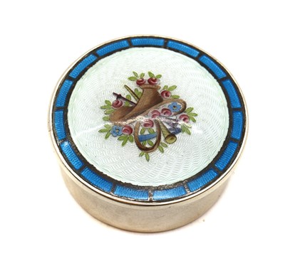 Lot 91 - An Edwardian enamelled silver pill box