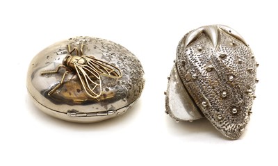 Lot 100 - A novelty silver pillbox