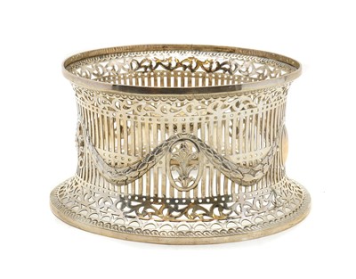 Lot 52 - An Irish silver dish ring