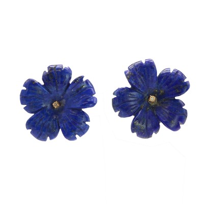 Lot 81 - A pair of 9ct gold and lapis lazuli floral design stud earrings
