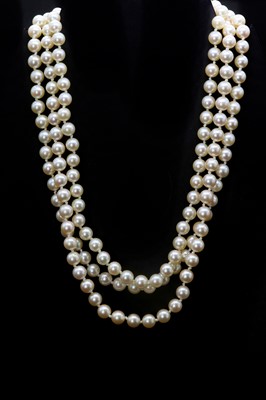 Lot 1328 - A three row uniform cultured pearl necklace