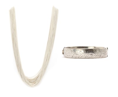 Lot 1246 - A sterling silver necklace