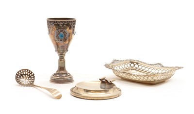 Lot 100 - A small silver sweetmeat dish