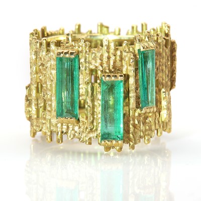 Lot 183 - An 18ct gold emerald ring, by Andrew Grima, c.1960