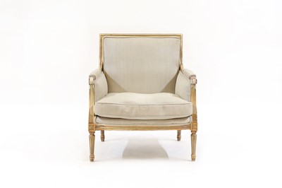 Lot 579 - A Louis XVI style painted and gilt begere