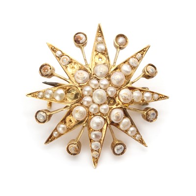 Lot 1329 - A gold split pearl star brooch
