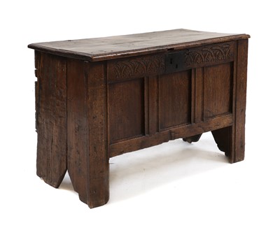 Lot 559 - An oak coffer