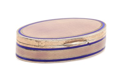 Lot 31 - A silver enamel pill box