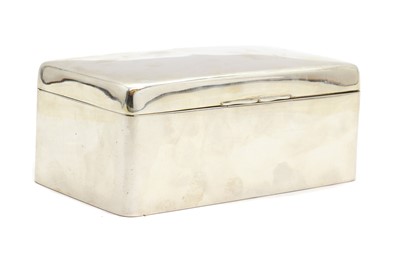 Lot 87 - An Edwardian silver cigarette box