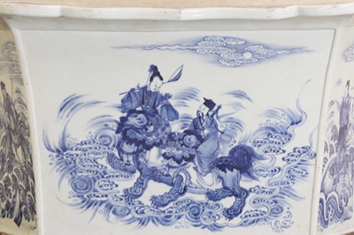 Lot 92 - A Chinese blue and white jardinière