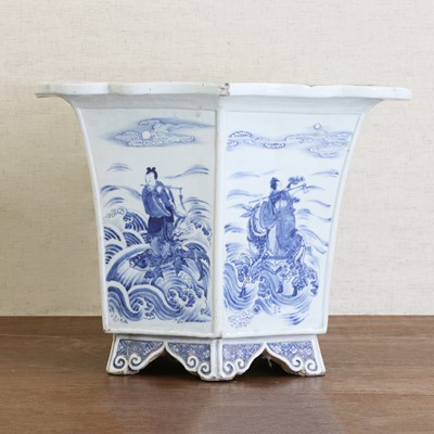 Lot 92 - A Chinese blue and white jardinière