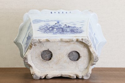Lot 92 - A Chinese blue and white jardinière