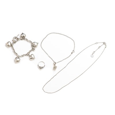 Lot 1556 - A collection of silver jewellery