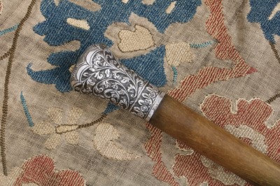 Lot 110 - A rhinoceros horn walking stick