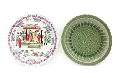 Lot 165 - A Chinese wucai porcelain charger