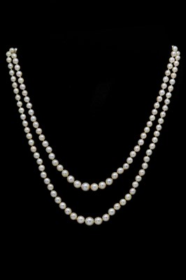 Lot 1338 - A two row graduated cultured pearl necklace