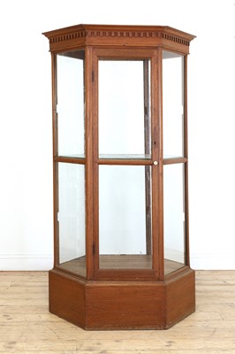 Lot 386 - An oak museum vitrine