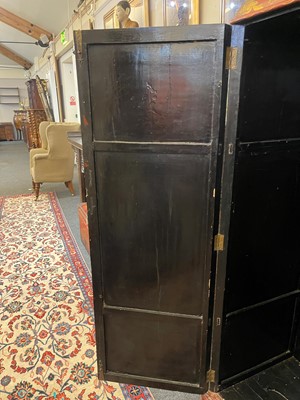 Lot 262 - An export red lacquer and gilt cabinet
