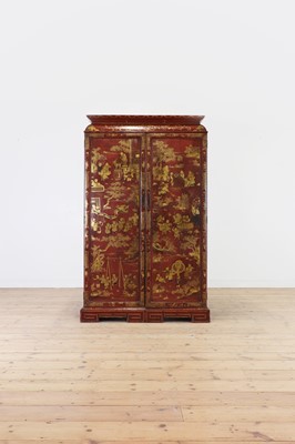 Lot 262 - An export red lacquer and gilt cabinet
