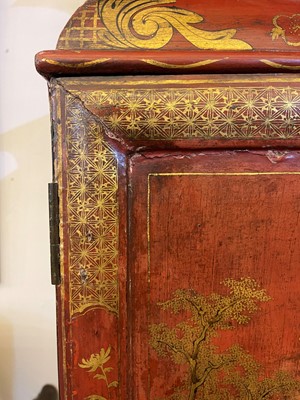 Lot 262 - An export red lacquer and gilt cabinet
