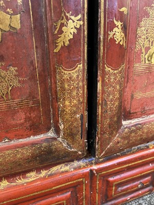 Lot 262 - An export red lacquer and gilt cabinet