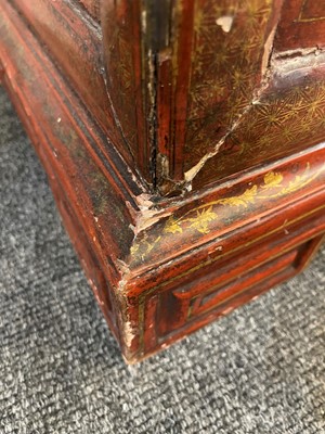 Lot 262 - An export red lacquer and gilt cabinet